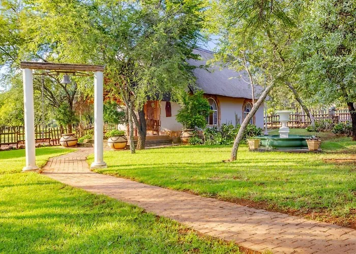 Monkey Mountain Family Lodge